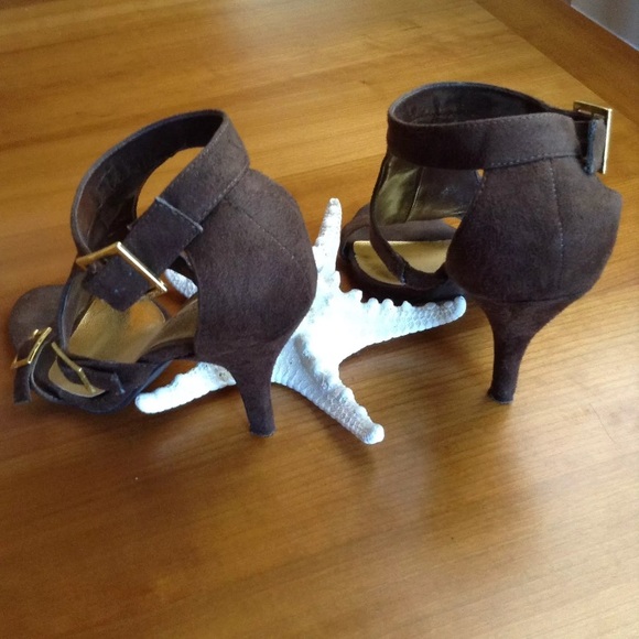 Suede heels. Only worn for 1 night. - Picture 3 of 5